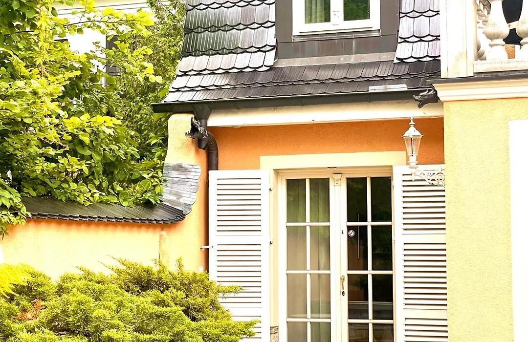 Yacht- , Und Reisemobilhafen "Historisches Faehrhaus" Wendenschloss-1