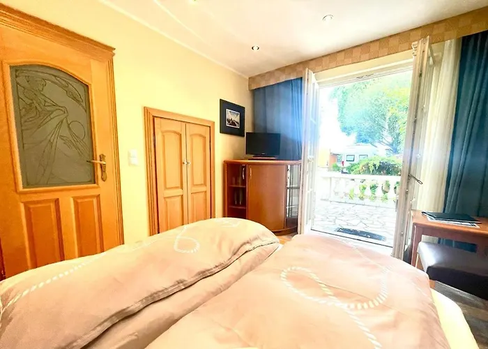 Yacht- , Und Reisemobilhafen "Historisches Faehrhaus" Wendenschloss